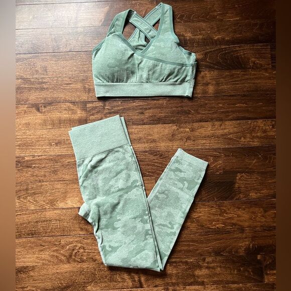 Seamless Camo Workout Set  - Picture 1 of 6